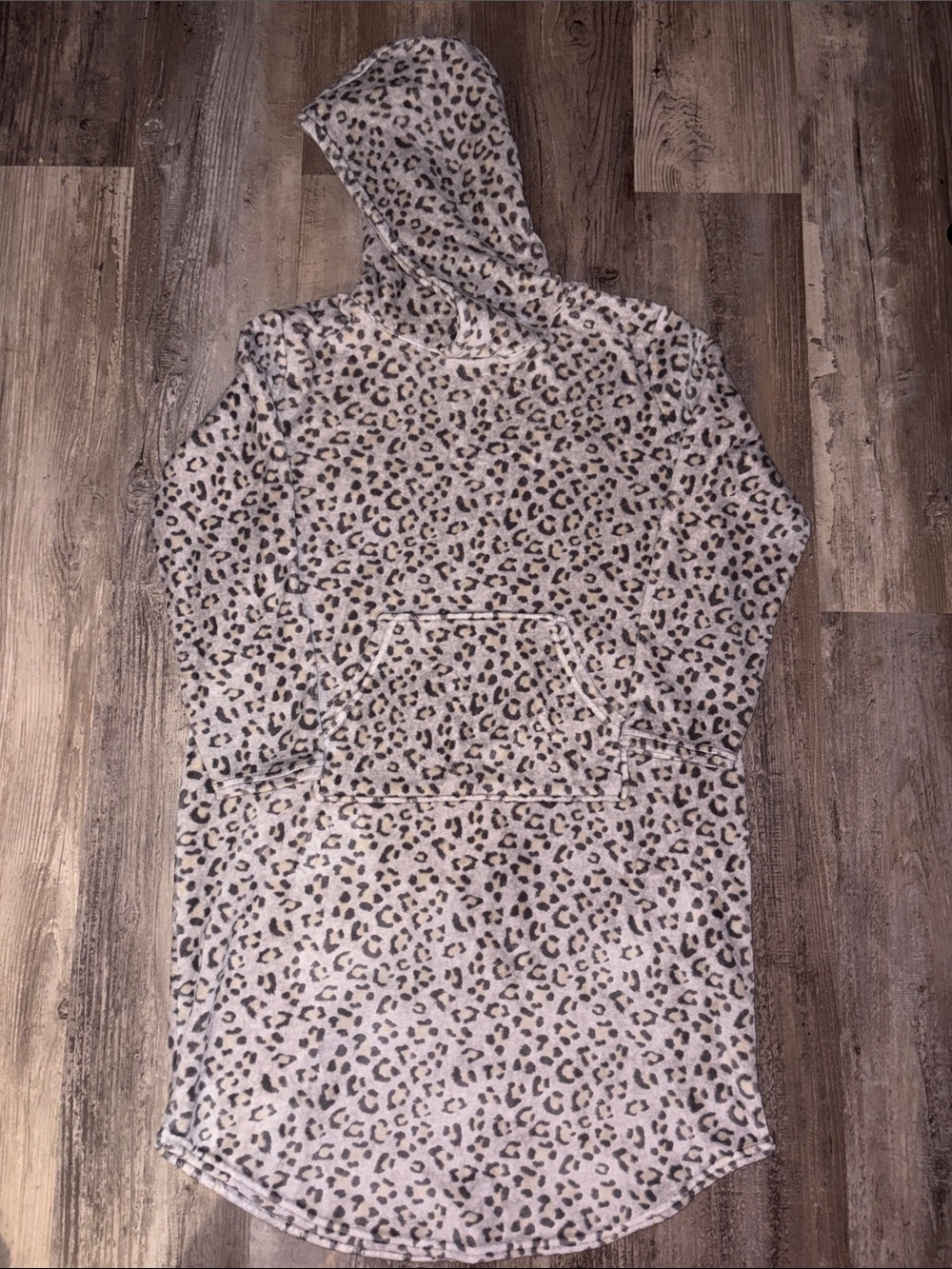 32 Degrees Women’s Leopard Print Plus Velour Kangaroo Pocket Lounger Hoodie-S/M